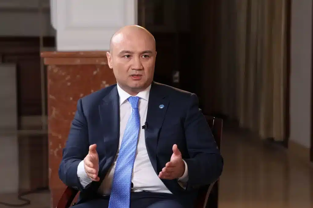 ҚазАвтоЖол басшысы айлығы қанша екенін айтты