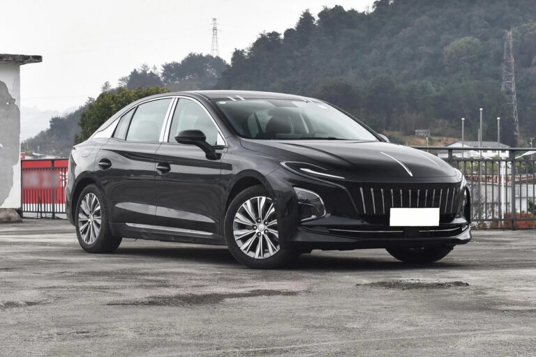 Бумага в обдув и слабые болты: владелец Hongqi E-QM5 назвал минусы модели
