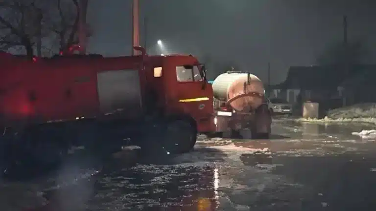 В Семее продолжают борьбу с талыми водами