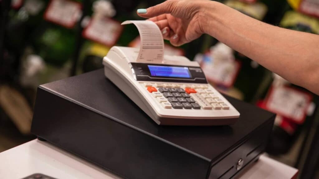 Чекті кассада қалдырмаңыз: салықшылар ескерту жасады