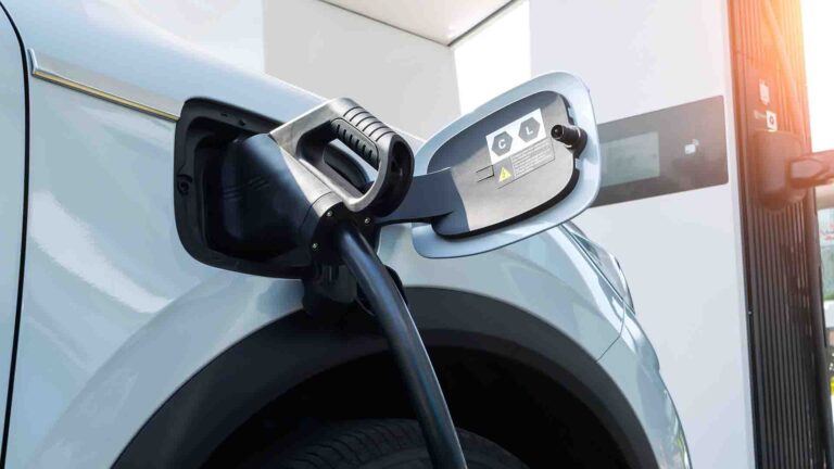 Қазақстанда гибрид және   электромобильдер саудасы төрт есе өсті