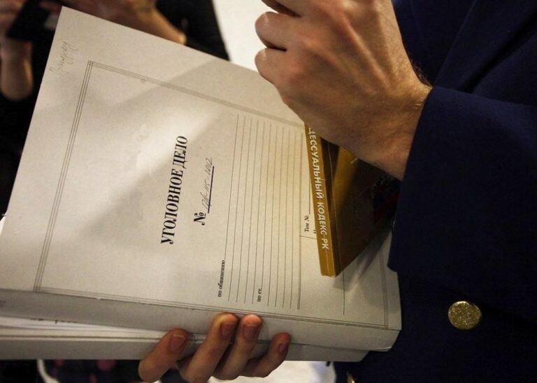 Подозреваемому в убийстве семьи в Атырауской области расширили обвинения