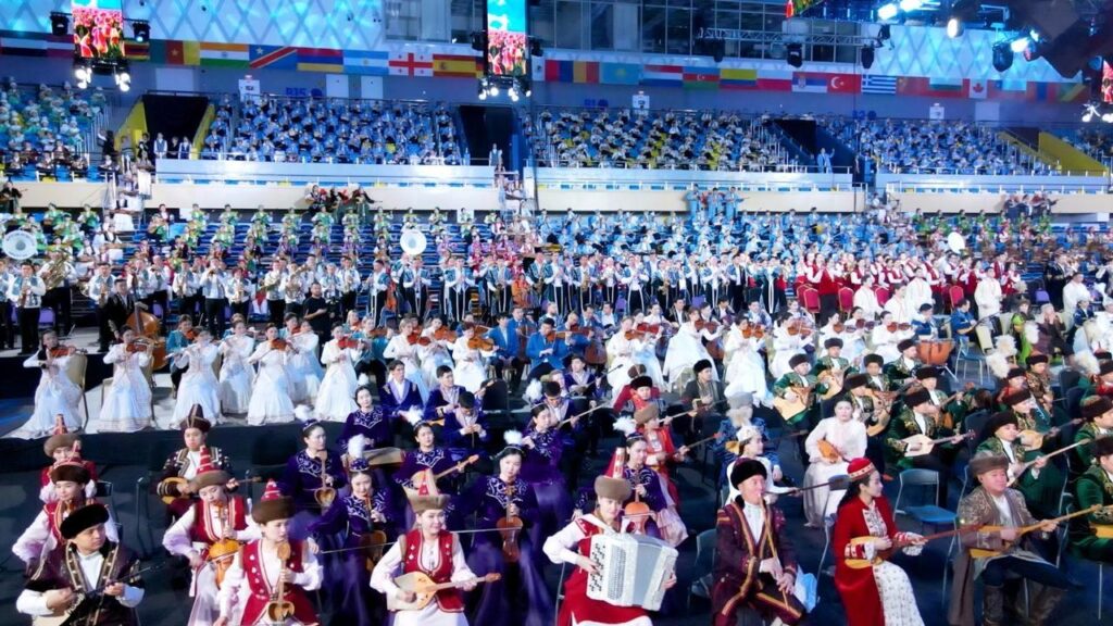 Кюй «Шернияз» и песня «Наурыз» прозвучали в исполнении 5 тысяч музыкантов в Астане