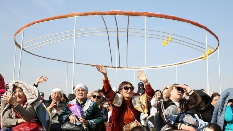 Более 11 метров высотой: шанырак в Алматы стал мировым рекордом