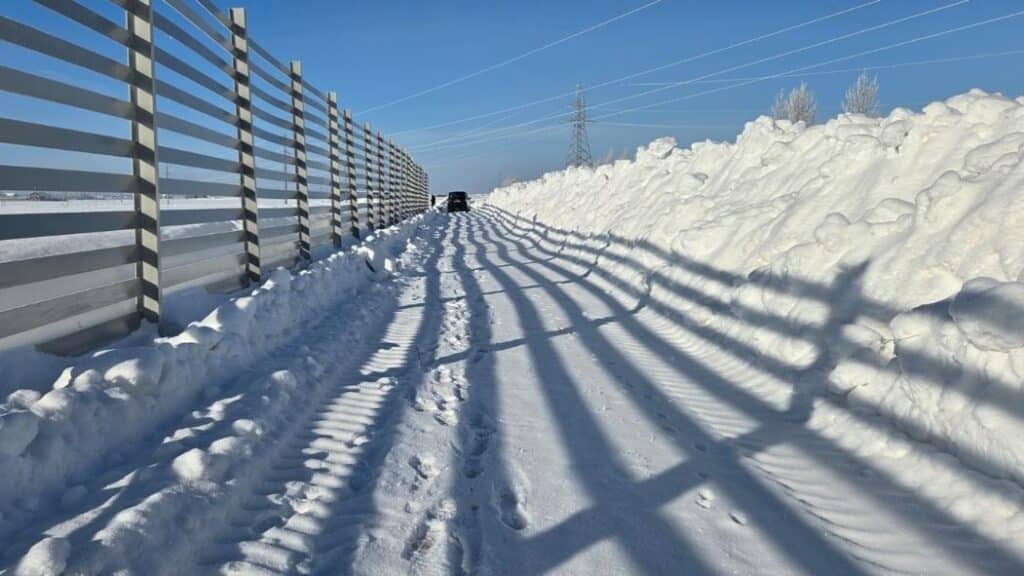На трассе Астана – Кокшетау тестируют новую защиту от снежных заносов