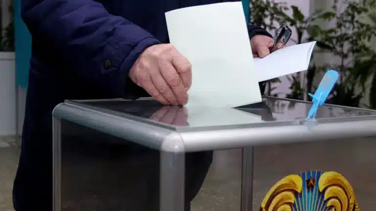 В Алматы не зафиксировали нарушений на избирательных участках референдума