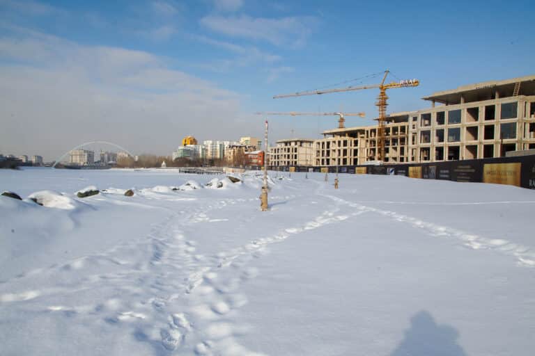 Забор и загадочный пирс: что в Астане строит фирма, связанная с дочерью Назарбаева
