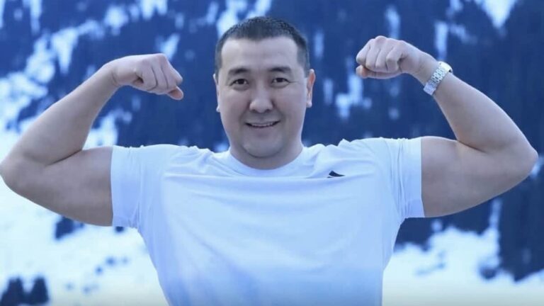 Блогер әрі заңгер Әділетхан Молдахан қамауға алынды