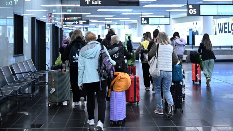 «Своих не бросаем» – Токаев об эвакуции казахстанцев из стран Ближнего Востока