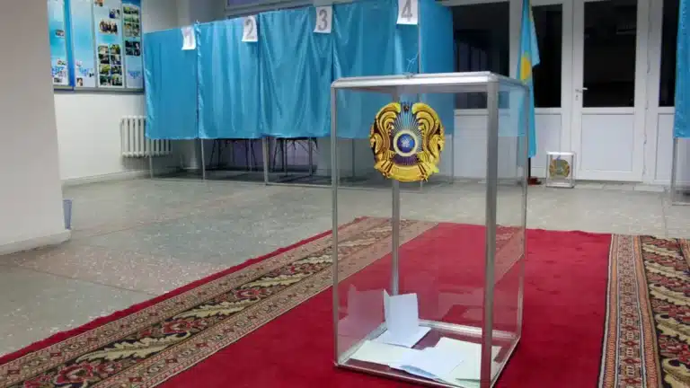 86,7 процента опрошенных выступили за новую Конституцию - результаты exit-poll