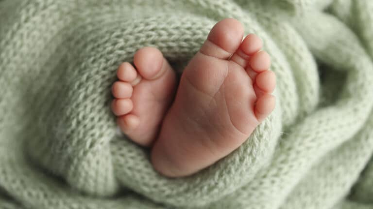 Почти 600 новорожденных: в день референдума мальчиков родилось больше, чем девочек