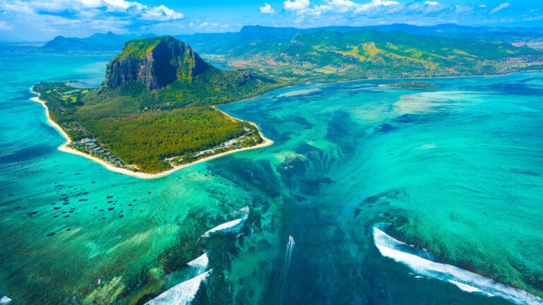 Маврикий: бирюзовый океан, пальмы и кашалоты