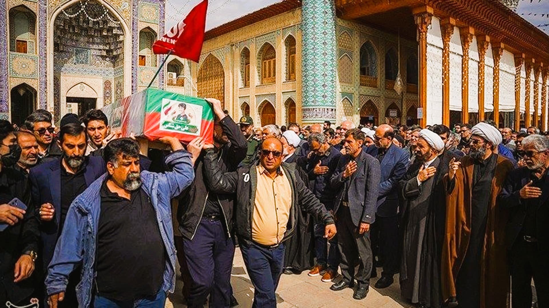 Иран, Минаб қаласында мектеп оқушылары мен ұстаздардың жаназасы