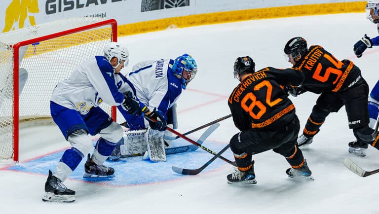 Хоккеисты «Барыса» победили «Амур» в Хабаровске