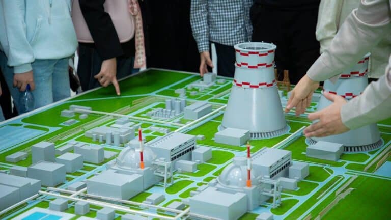 Өзбекстанда салынып жатқан АЭС макеті оқушыларға көрсетілді