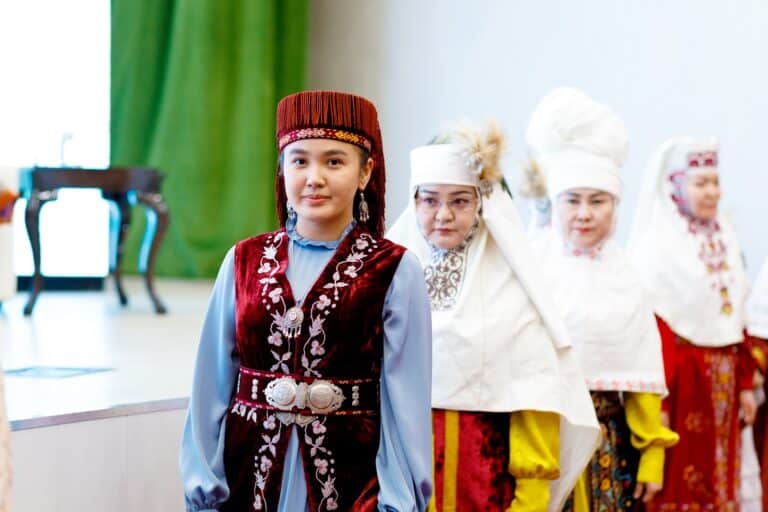 Kazakh street style vs. реальность: что мы не помним о национальной одежде? 
