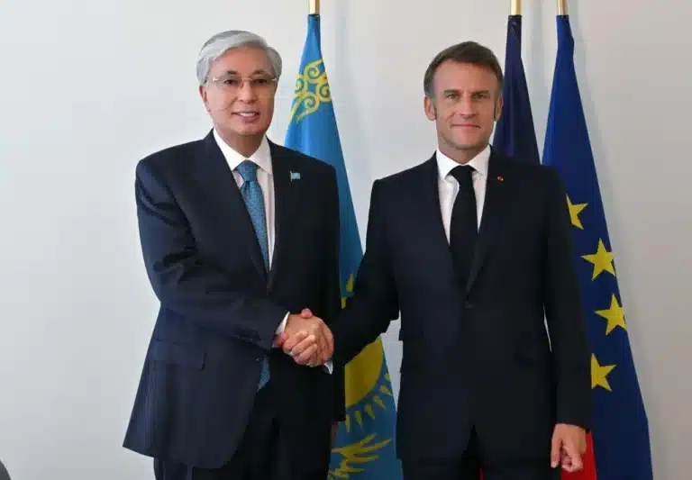 Касым-Жомарт Токаев провел переговоры с Эмманюэлем Макроном
