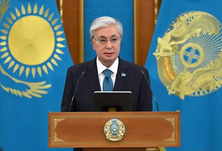 «Вы меняете жизнь к лучшему»: Токаев поздравил казахстанок с 8 Марта