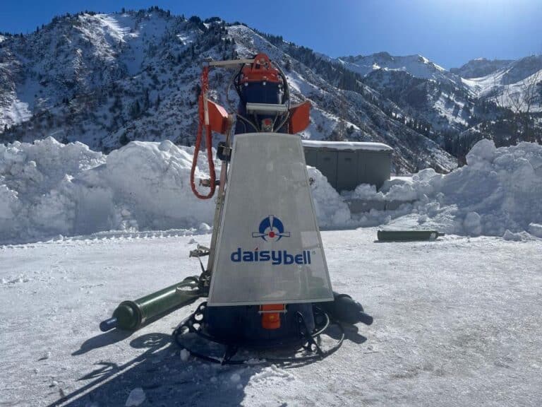 Современные технологии используют для спуска лавин в горах Алматы