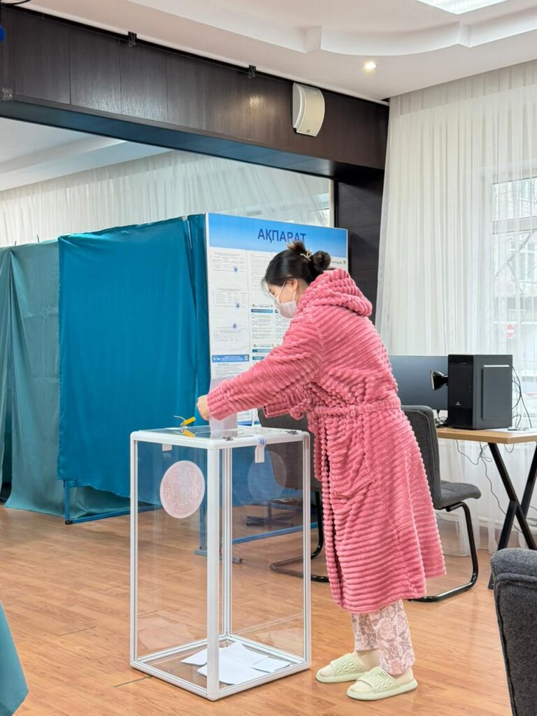 В Алматы в день референдума родилось 44 малыша