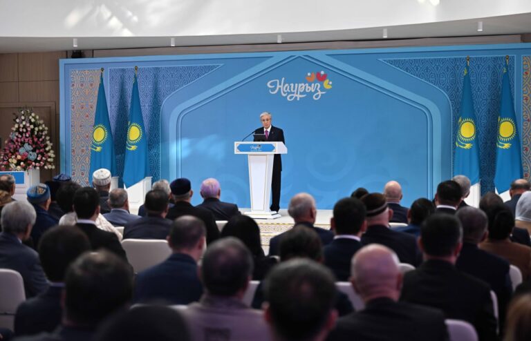 Новая Конституция, законы и честный труд: о чем еще говорил Токаев в Туркестане