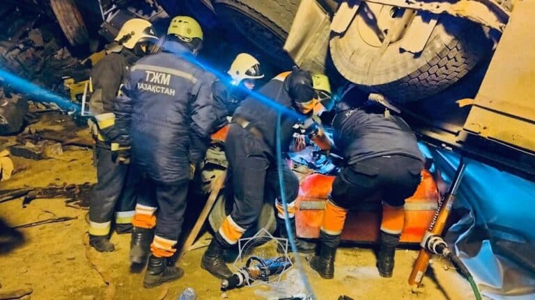 ДТП на трассе Алматы – Усть-Каменогорск: человека зажало в автомобиле