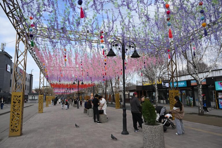 Аким Алматы проверил благоустройство Айнабулака