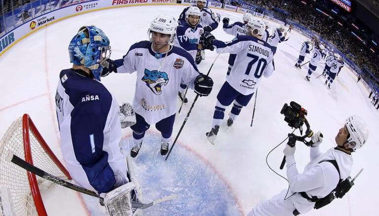 Хоккейный «Барыс» победил «Драконов» в Шанхае