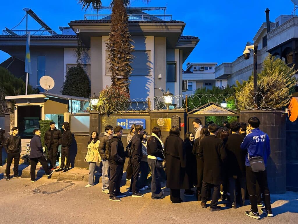 Шетелдегі учаскелер: 30-дан астам елде дауыс беру жүріп жатыр