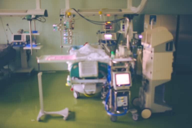 После взрыва газа в Шахтинске в больнице остаются 8 человек