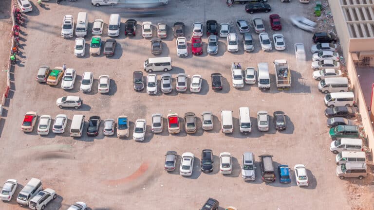 Свадебный кортеж в Жамбылской области променял праздник на штрафстоянку