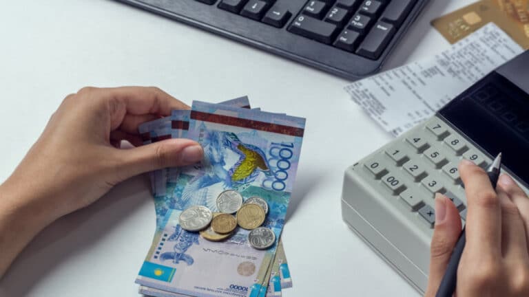 Миллионердің қызына тиесілі мекеме қызметкерлеріне уақтылы жалақы төлемеген