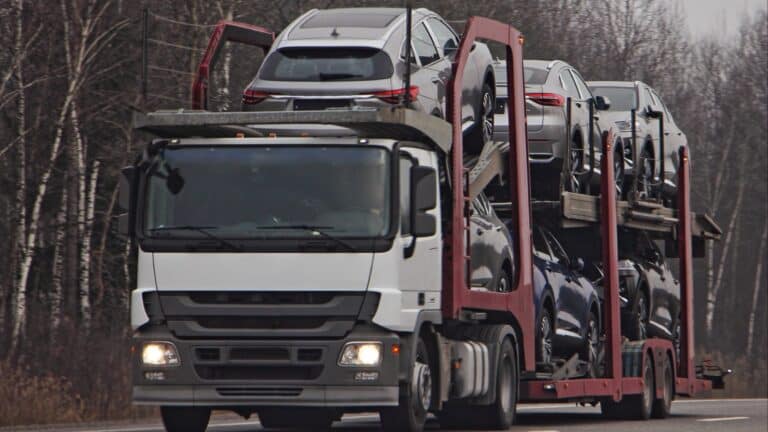 Китай запретил экспорт новых авто – что теперь выгодно везти в Казахстан