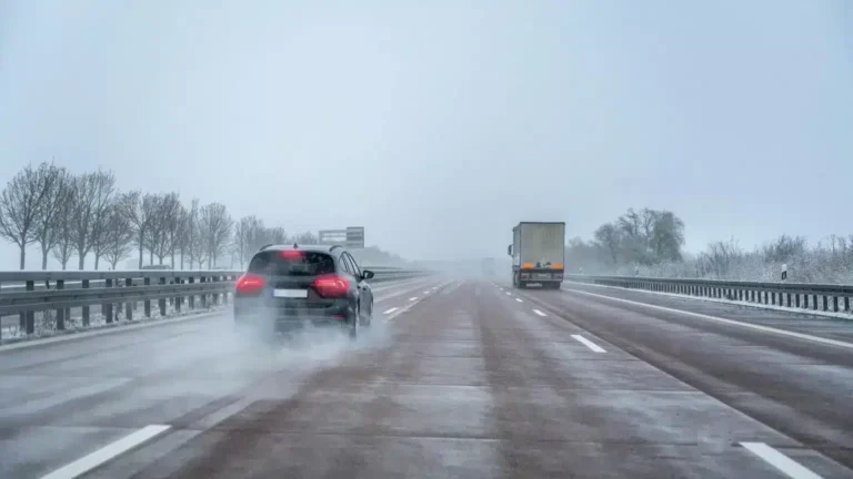 На ряде трасс Казахстана ограничили движение из-за ухудшения погоды