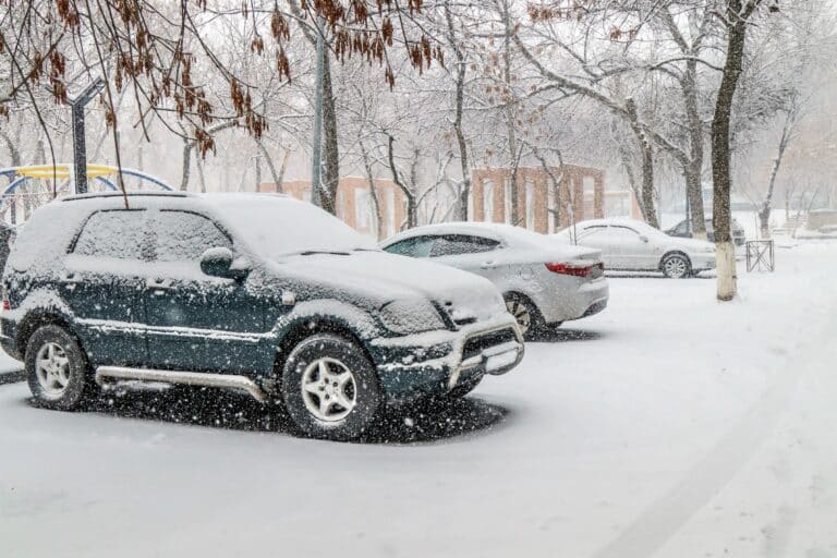 Штормовое предупреждение объявлено по всему Казахстану