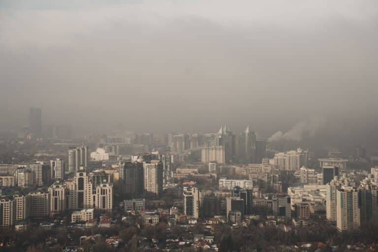 Синоптики предупредили о загрязнении воздуха в 10 городах Казахстана