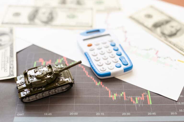 Главное к утру: иск против Трампа, переток капитала из Азии в США, проблемы BlackRock