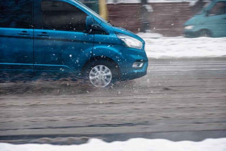 Штормовые предупреждения объявлены почти по всему Казахстану