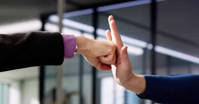 Власти Шымкента отреагировали на драку с участием районного акима