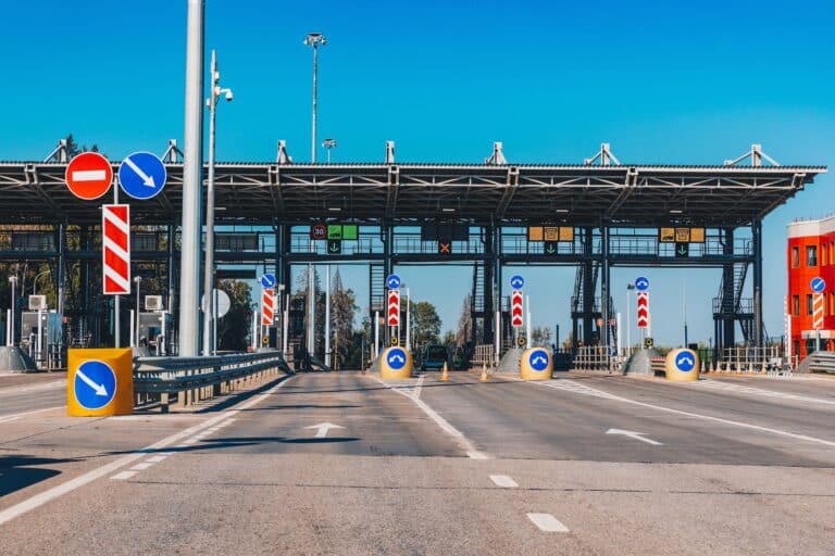 Водителям дали месяц на оплату проезда по дорогам