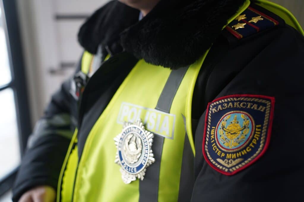 Двоих пьяных, напавших на патрульного, задержали в Усть-Каменогорске