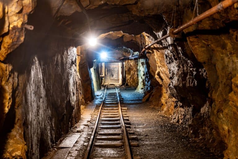 В Абайской области рабочие получили отравление на шахте, один погиб