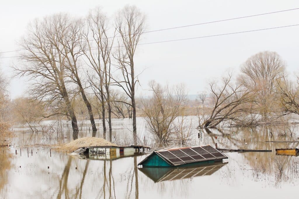 Спасатели перебросили дополнительные силы на север Казахстана на фоне угрозы паводков