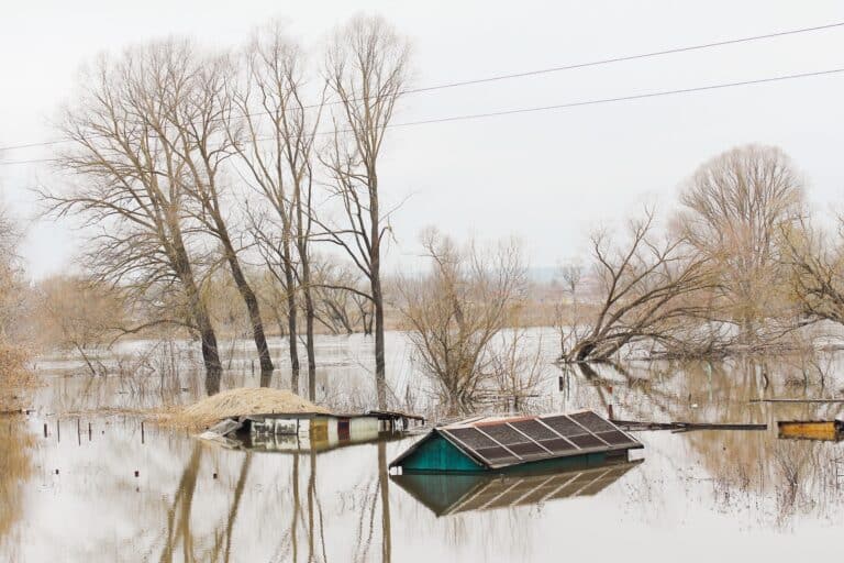 Спасатели перебросили дополнительные силы на север Казахстана на фоне угрозы паводков