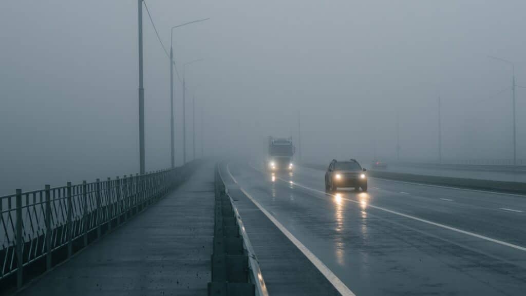 Штормовое предупреждение из-за тумана объявили в нескольких областях РК