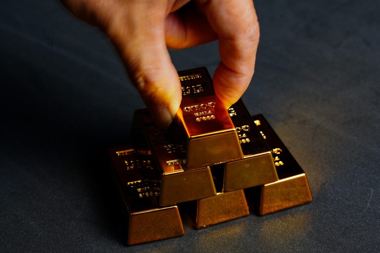 Минфин России приостановил операции с иностранной валютой и золотом