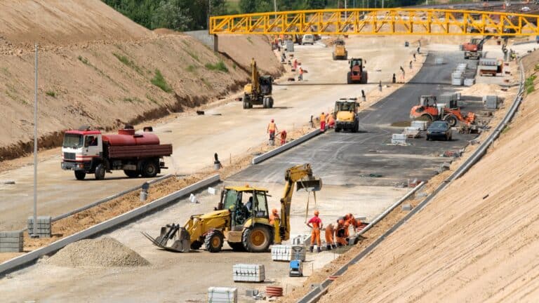 В Казахстане построят 11 тыс. км новых трасс до конца 2026 года