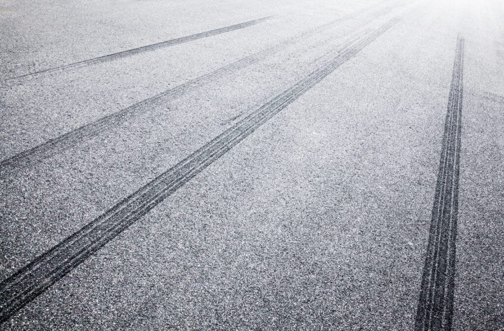 Какие трассы в РК закрыли для движения автотранспорта