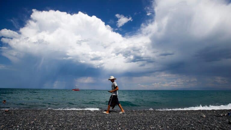 Алакөл жағалауына 115 бейнекамера орнатылады: жол картасы бекітілді