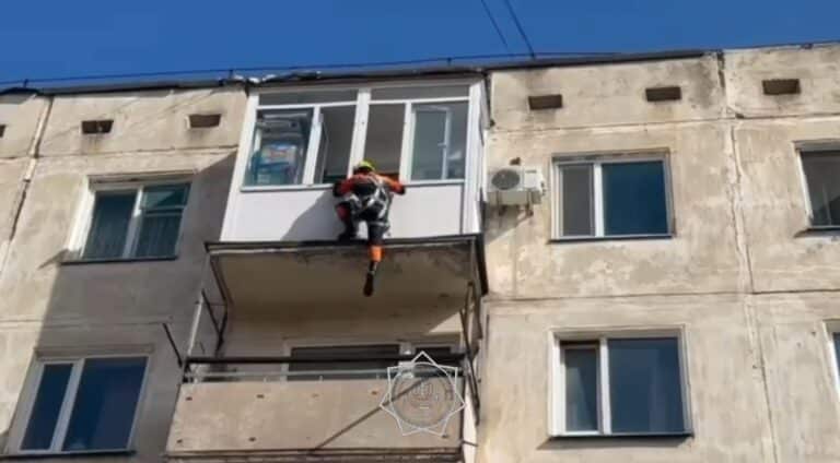 Два дня взаперти: в Кокшетау спасли мужчину из квартиры